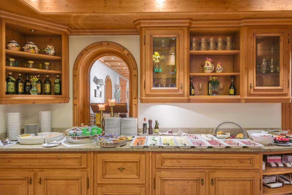 Hotel Sonnenhof Suceava Eksteriør billede