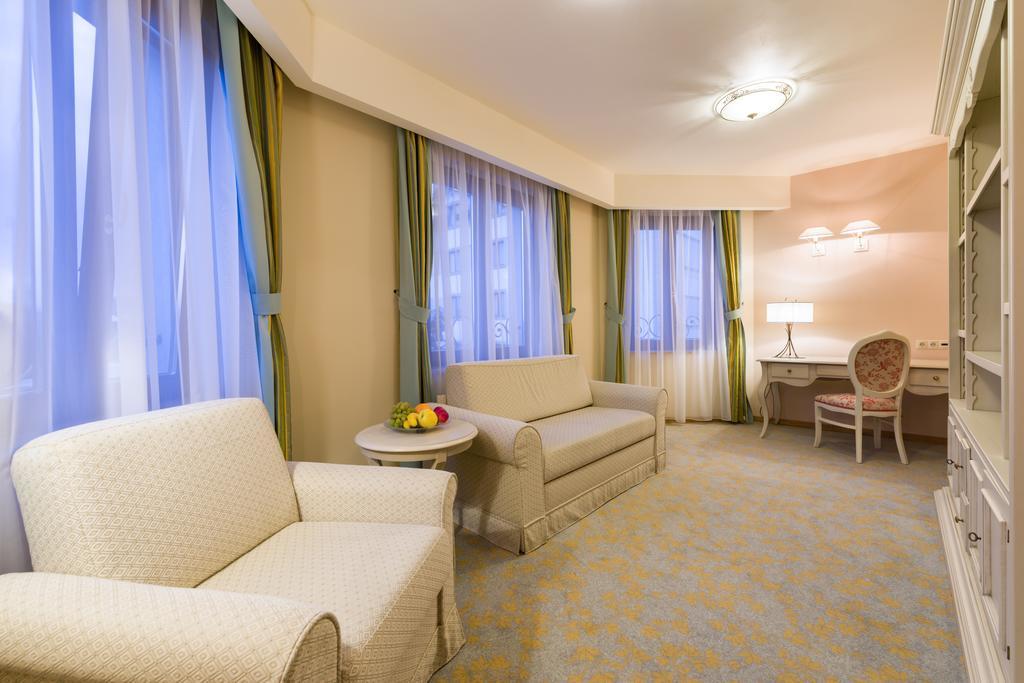 Hotel Sonnenhof Suceava Eksteriør billede