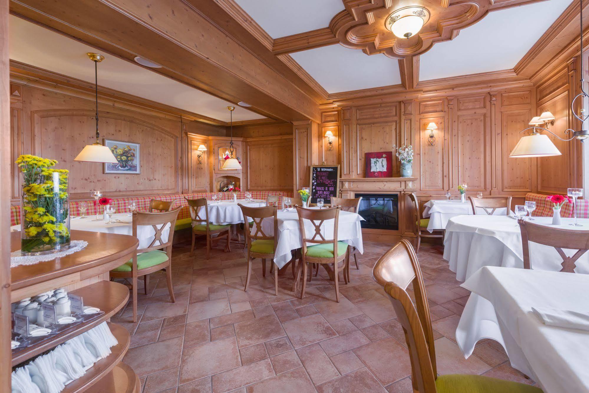 Hotel Sonnenhof Suceava Eksteriør billede