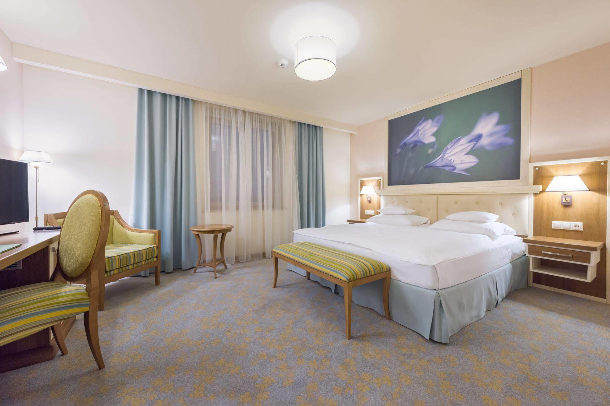 Hotel Sonnenhof Suceava Eksteriør billede