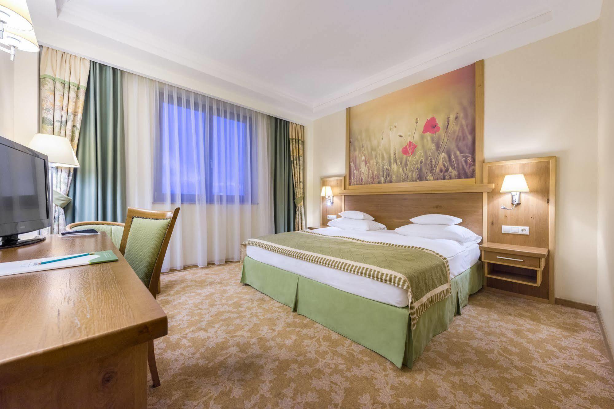 Hotel Sonnenhof Suceava Eksteriør billede