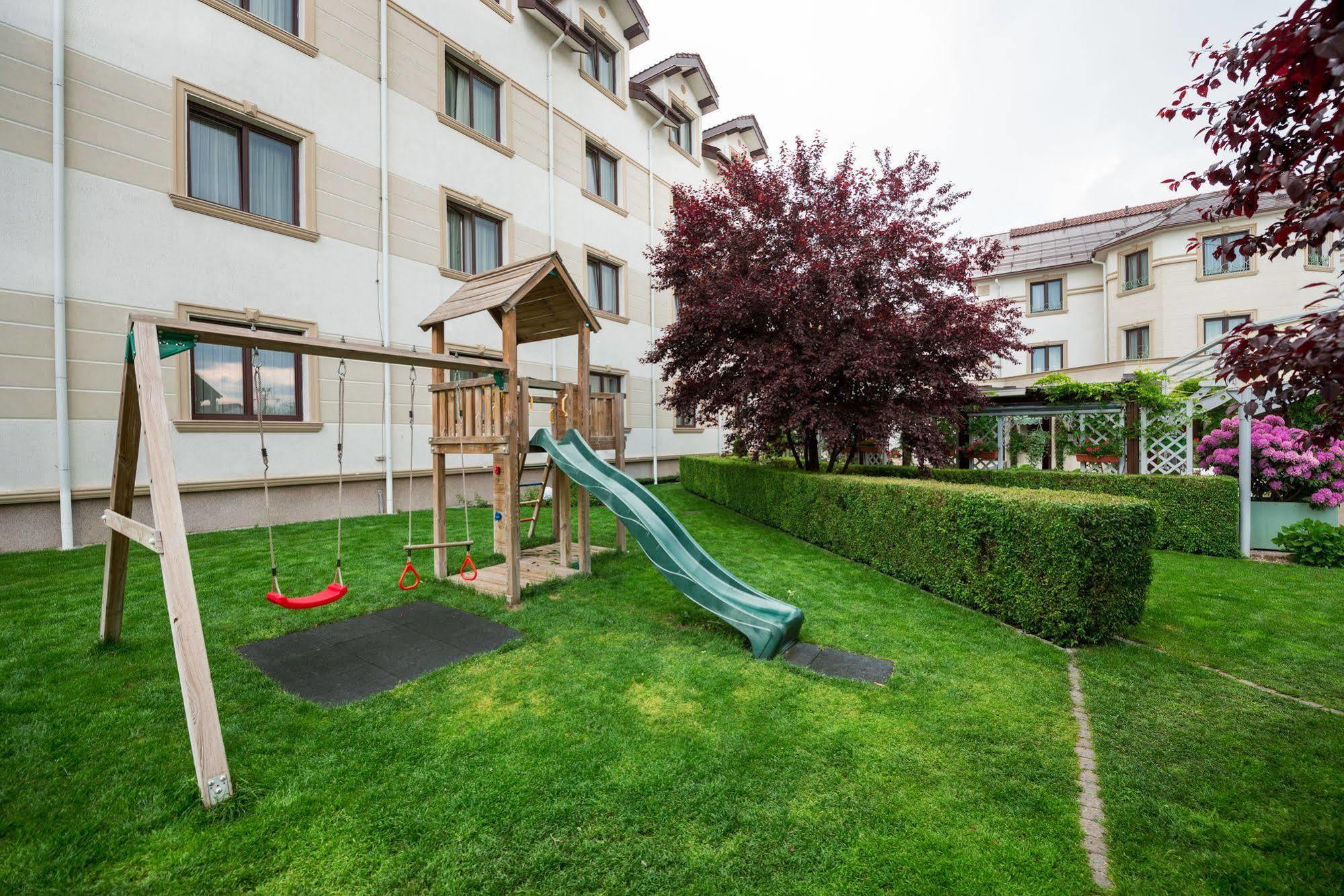 Hotel Sonnenhof Suceava Eksteriør billede