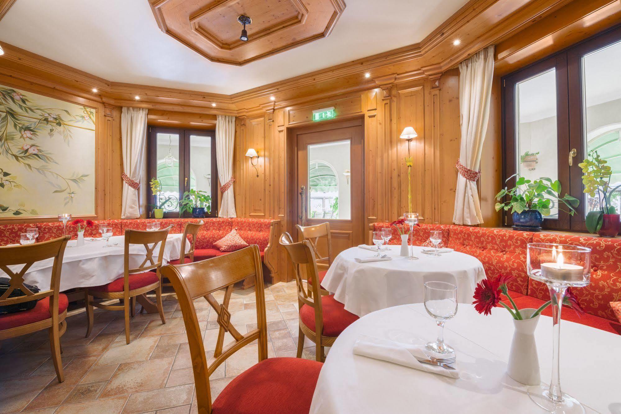 Hotel Sonnenhof Suceava Eksteriør billede